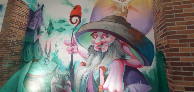 El artista urbano Mr. Chapu crea un rincón fantástico en Molina de Segura, habitado por personajes de cuento