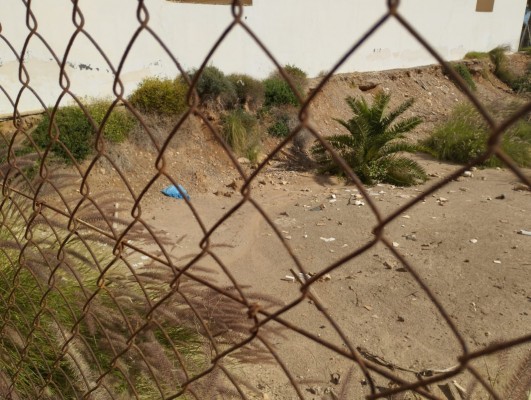El poblado íbero de Los Nietos sigue entre el abandono y la suciedad ante la 
