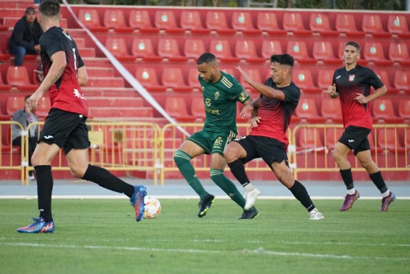 El Murcia, que reclama un gol válido de Ganet, empata en La Nucía y sigue fuera de promoción