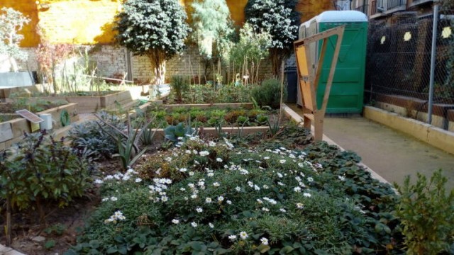 Los vecinos de Santa Eulalia rechazan el desalojo de Huerto Lab: 