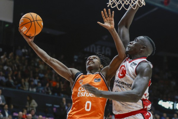 Valencia Basket pasa por encima de Zaragoza en la vuelta
de Dubljevic a la Fonteta