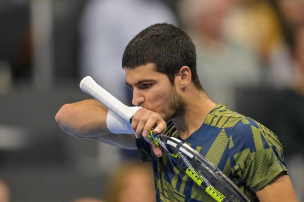 Alcaraz se vuelve a topar con un gran Auger Aliassime y cae en las semifinales de Basilea