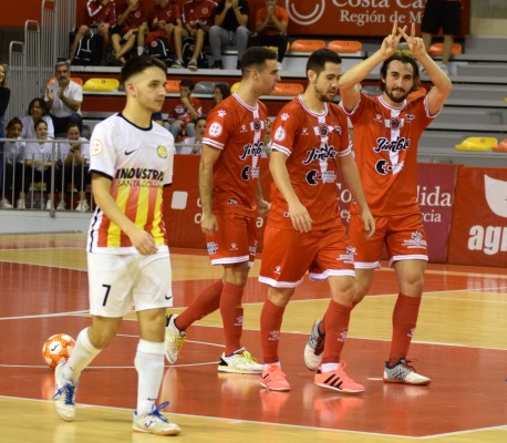 El Jimbee tira de efectividad para golear en el Palacio castigando los errores del rival 