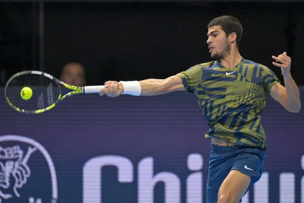 Alcaraz gana a Carreño y peleará ante Auger Aliassime por estar en la final de Basilea