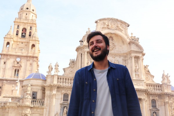Mi generación puede aportar el fin de la crispación política: somos más dialogantes
