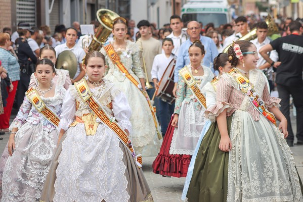 El pasacalle infantil, las paellas y la ofrenda a la Esperanza protagonizan el lunes de Fira d'Onda