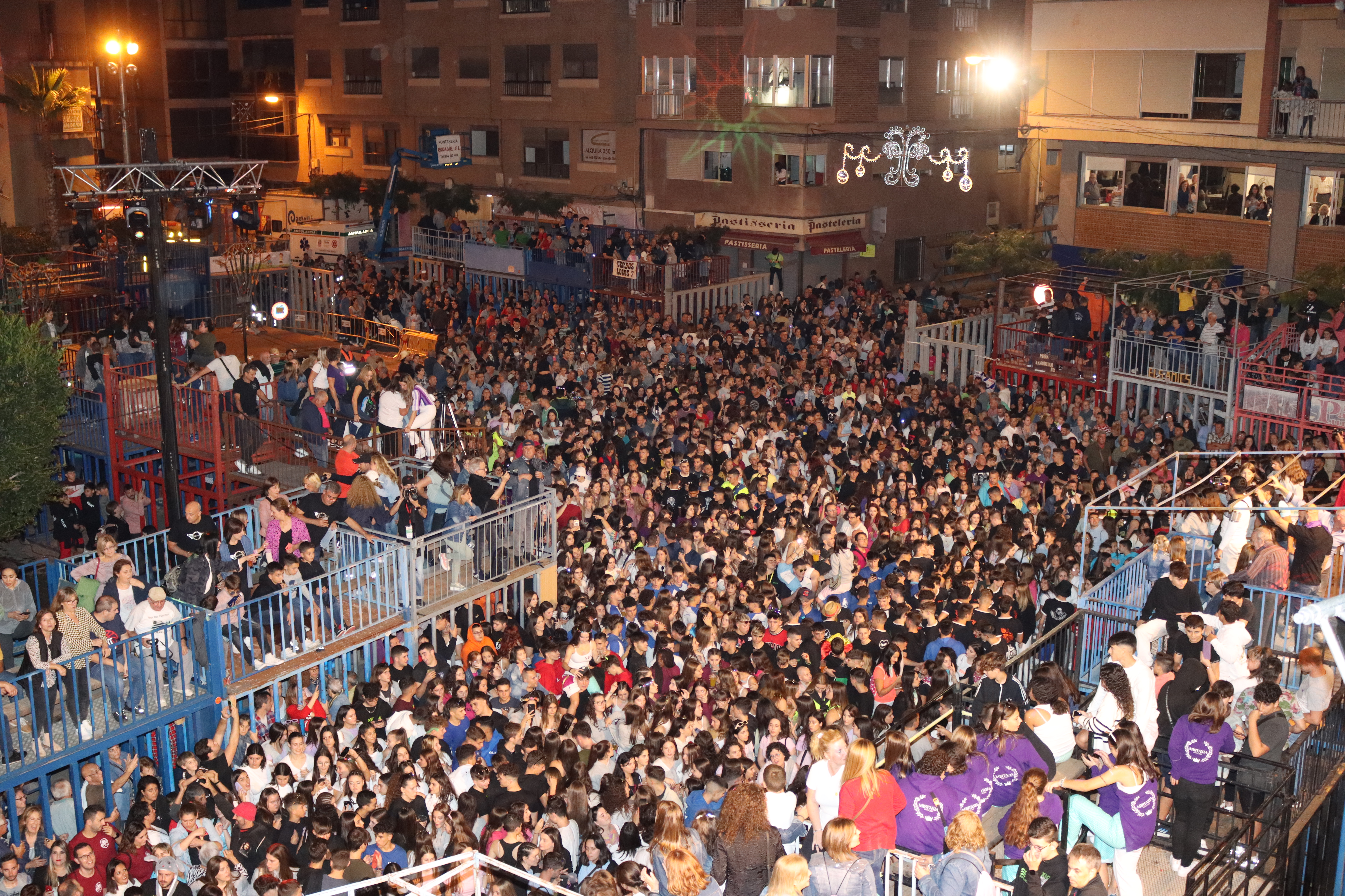 Una Crida multitudinaria da inicio a la esperada Fira d’Onda 2022 con correfoc y pasacalle musical