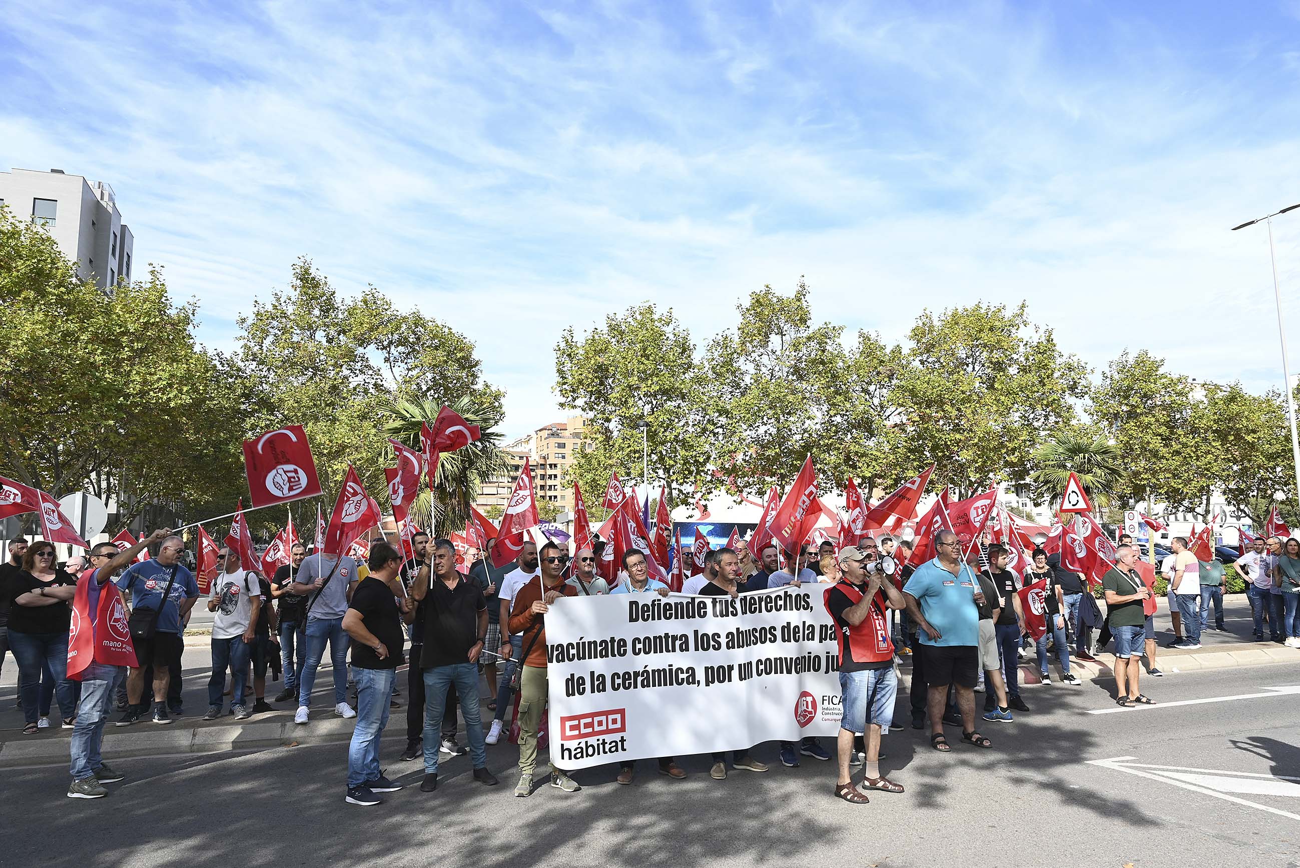 Sindicatos y patronal cerámica irán juntos a Madrid la próxima semana a pedir ERTE RED para el sector