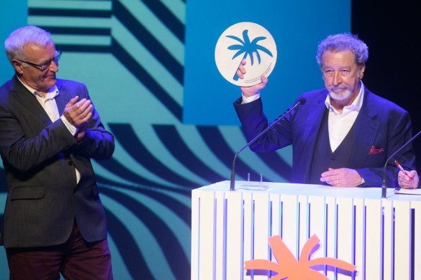 Robert Guédiguian recibe la
Palmera de Honor de La Mostra