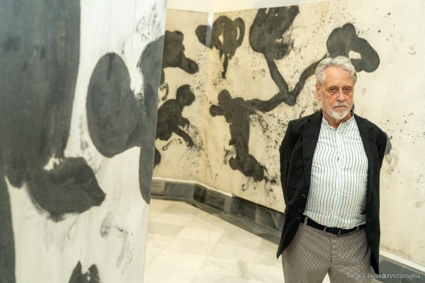 Un pintor entre las sombras en Cartagena: el valenciano Vicente Peris explora lo desconocido