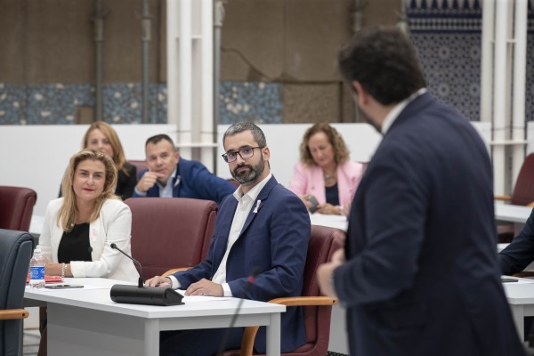 Lucas se queda solo en su vigilancia a Miras