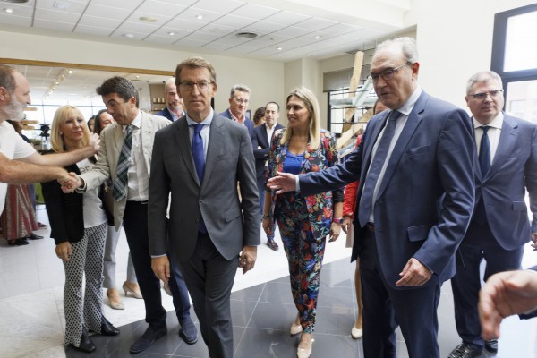 Feijóo anuncia una mesa nacional de la cerámica sin contenido ni funciones