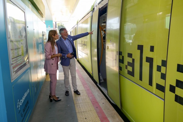 El tranvía de Murcia, pionero en España en pagar con el móvil: de momento, solo para universitarios