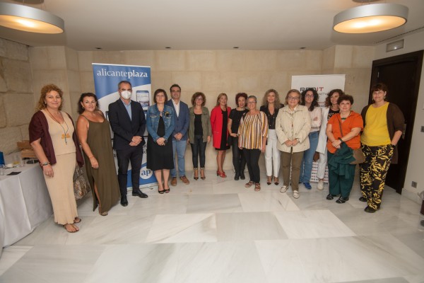 Una identidad propia en el liderazgo: Innspiradoras pone en relieve la cooperación en Alicante