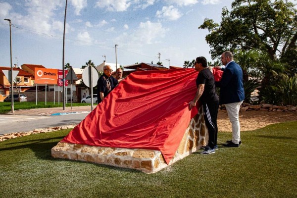 Un mural para gloria de la laguna salada: presentan 'Los Alcázares, la perla del Mar Menor'