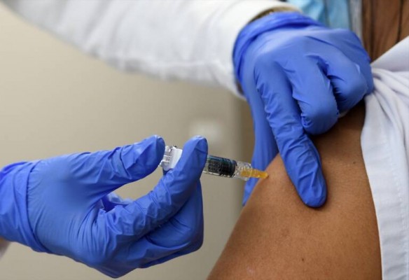 Sanidad insiste en la importancia de vacunarse de gripe y covid-19 para evitar contagios
