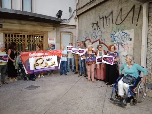 El Cine Rex sigue arropado por los murcianos... pero su futuro está en el limbo