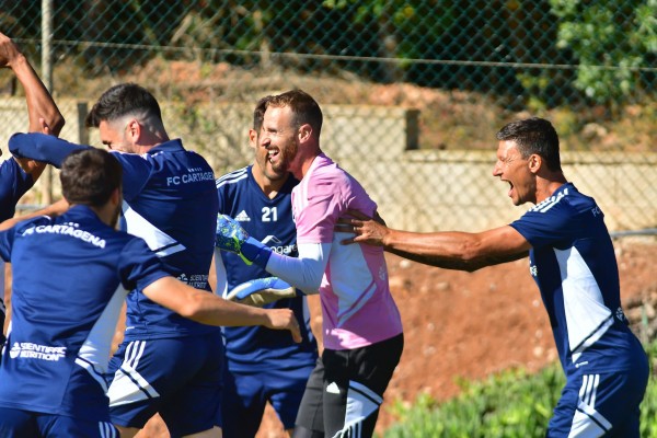 Jaime Romero viaja a Oviedo con el Efesé tres días después de fichar