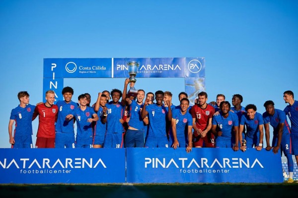 Inglaterra gana la Costa Cálida Supercup sub-18 y sub-20 en Pinatar Arena 