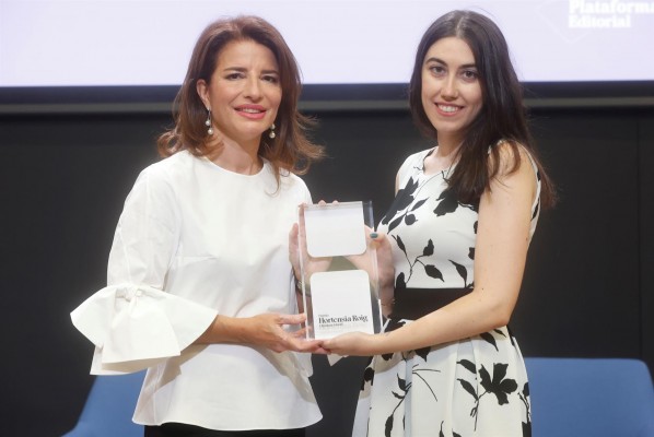 La valenciana Andrea Navarro Ruiz, ganadora del Premio Hortensia Roig de literatura infantil
