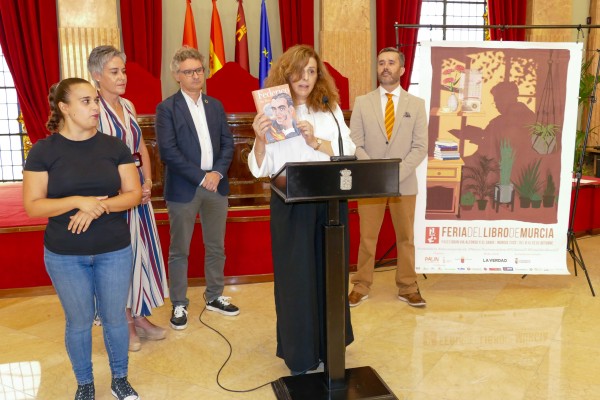 'Federico', la exitosa novela gráfica de la muleña Ilu Ros, Libro Murciano del Año
