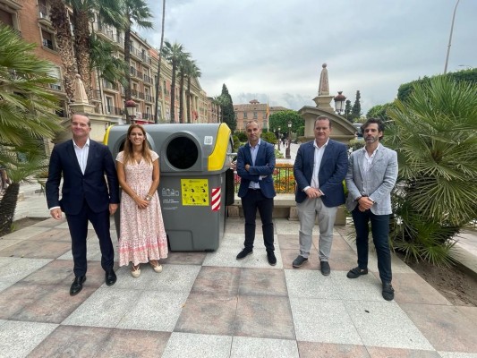 Reciclar latas y botellas de plástico en Murcia tiene premio con una app y 1.500 contenedores 'smart'
