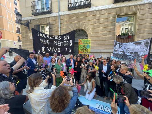 La ILP culmina su hazaña: el Senado aprueba la ley que dota de personalidad jurídica al Mar Menor