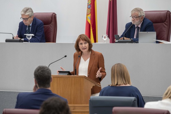 El PP y sus socios tumban la ley de Podemos para convertir al Mar Menor en un parque regional