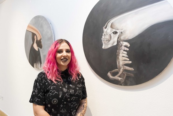 Natalia Sandoval investiga sobre el concepto de vanidad: expone en el Museo de la UMU