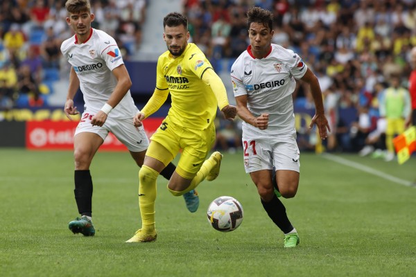 El Villarreal, muy superior en la segunda parte, empata ante el Sevilla con otro gol de Álex Baena