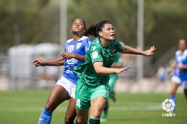 El histórico debut del Alhama en la élite se salda con derrota por 2-3 en el minuto 94 