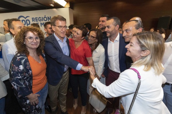 Chute de moral del PP: el máster de Feijóo, la receta de Alcaraz y Patricia (esta vez sí) presente