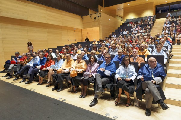Alcón reivindica de nuevo la financiación y apela al acuerdo social en la apertura del curso de la UJI