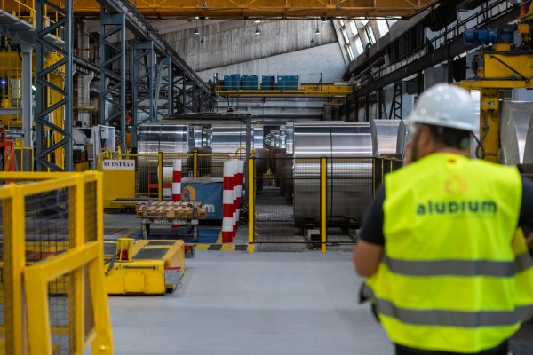 Aludium estrena su nuevo laminador y producirá 70.000 toneladas este año al 95% de capacidad