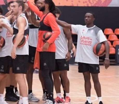 Harper se entrena con el Valencia Basket y lucirá el 0 que llevó en los Knicks
