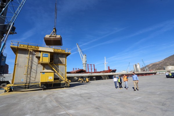 Dos barcos atracan en Cartagena con 90.000 toneladas de grano procedente de Ucrania