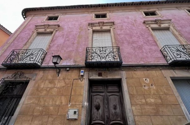 El señorial palacete de Mula que acogió a descendientes de Carlomagno y ahora busca nuevos dueños