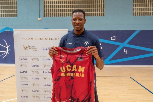 El congoleño Sakho, del UCAM CB, asume ser 