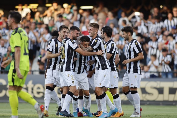 El Castellón muestra su pegada ante un entregado Castalia para imponerse (3-1) ante el Sabadell 