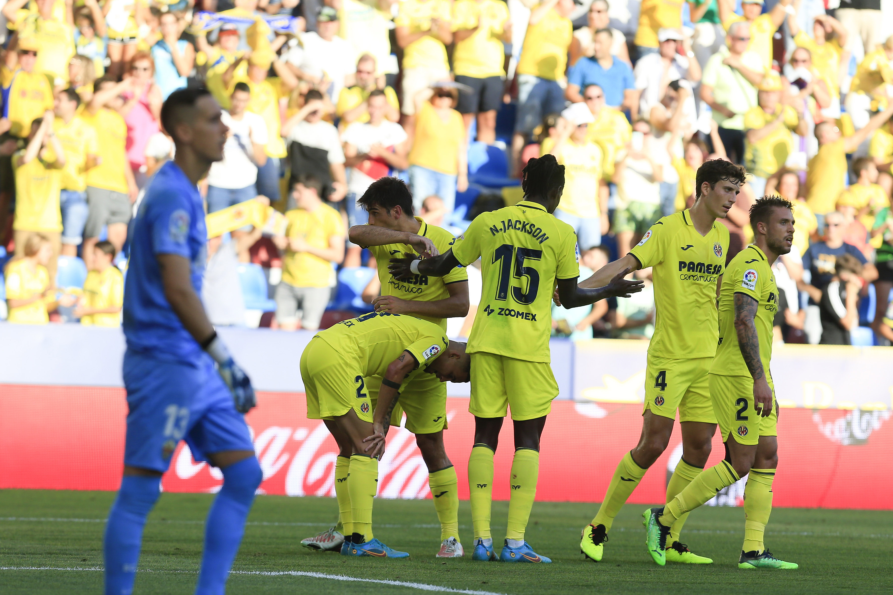 El Villarreal supera con facilidad al Elche y ya es tercero
