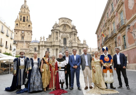 Los desfiles de Moros y Cristianos vuelven a las calles de Murcia: esta es toda la programación