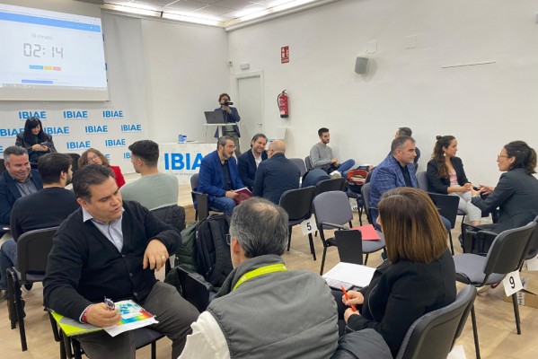 Más de 120 empresas se reúnen en Ibi para crear sinergias entre potenciales clientes y proveedores 