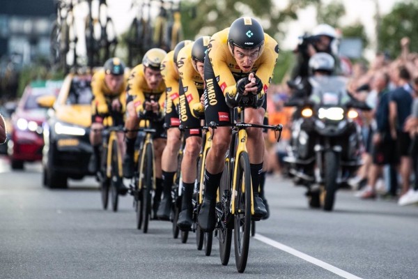 Roglic, líder en la sombra de La Vuelta tras la victoria del Jumbo-Visma en la crono por equipos