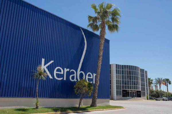 Un incendio afecta a las instalaciones de Keraben