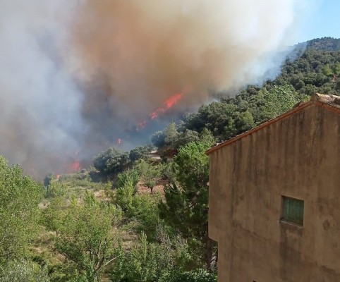El incendio de Bejís obliga a evacuar cuatro aldeas ante el avance rápido de las llamas