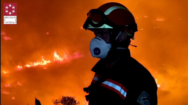 El incendio de Les Useres presenta dos focos activos con poca llama y una previsión favorable