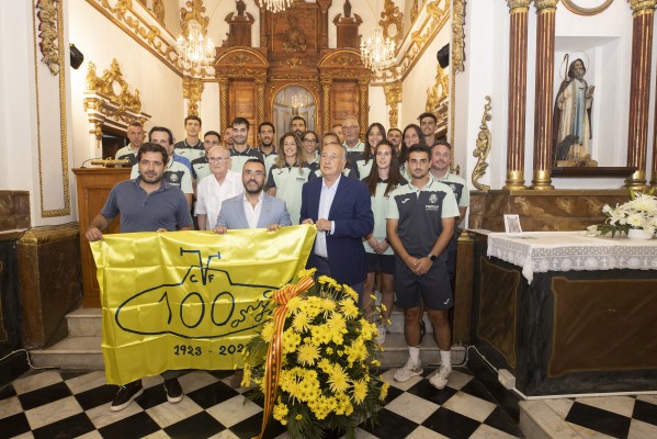 El Villarreal realiza su tradicional ofrenda a los patronos con la mira puesta en el inicio de Liga