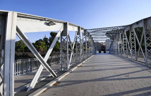 Murcia cuelga el cartel de 'cerrado por vacaciones'