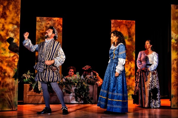 El clásico 'Entre bobos anda el juego' de Zorrilla recala en el festival Teatro del Mar de Cartagena