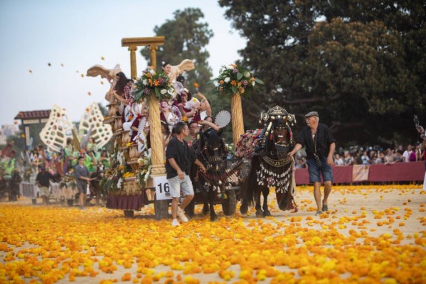 València recupera su Batalla de Flores: 